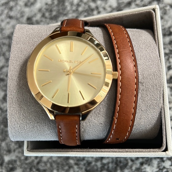 NWT Auth Michael Kors Large gold face with leather band (no longer available) - Picture 1 of 4